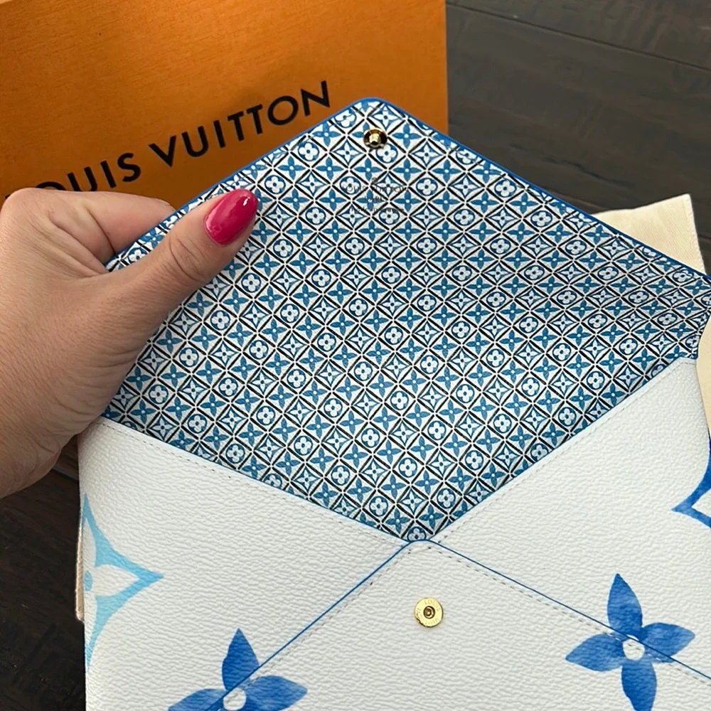 Brand new LV Kirigami pouch - Picture 3 of 7